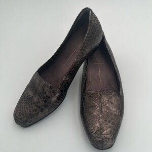 Clarks Metallic Snake Print Leather Loafers Women’s 8.5 M Slip On